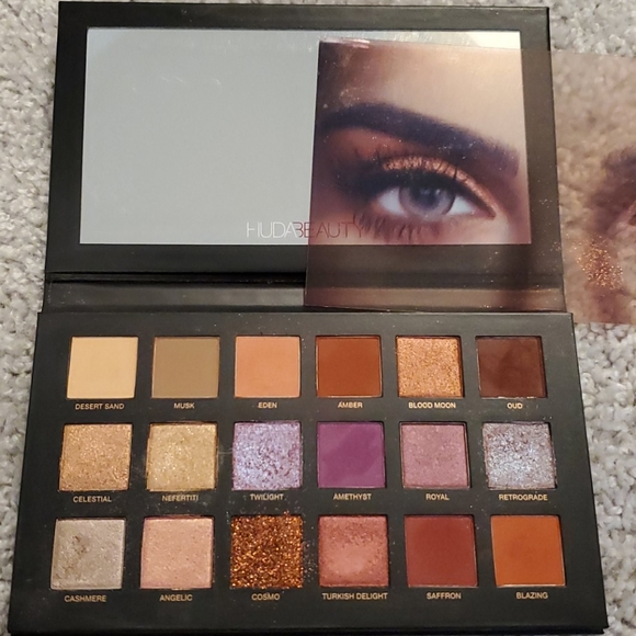 Huda Beauty Desert Dusk Eyeshadow Palette - Picture 2 of 2